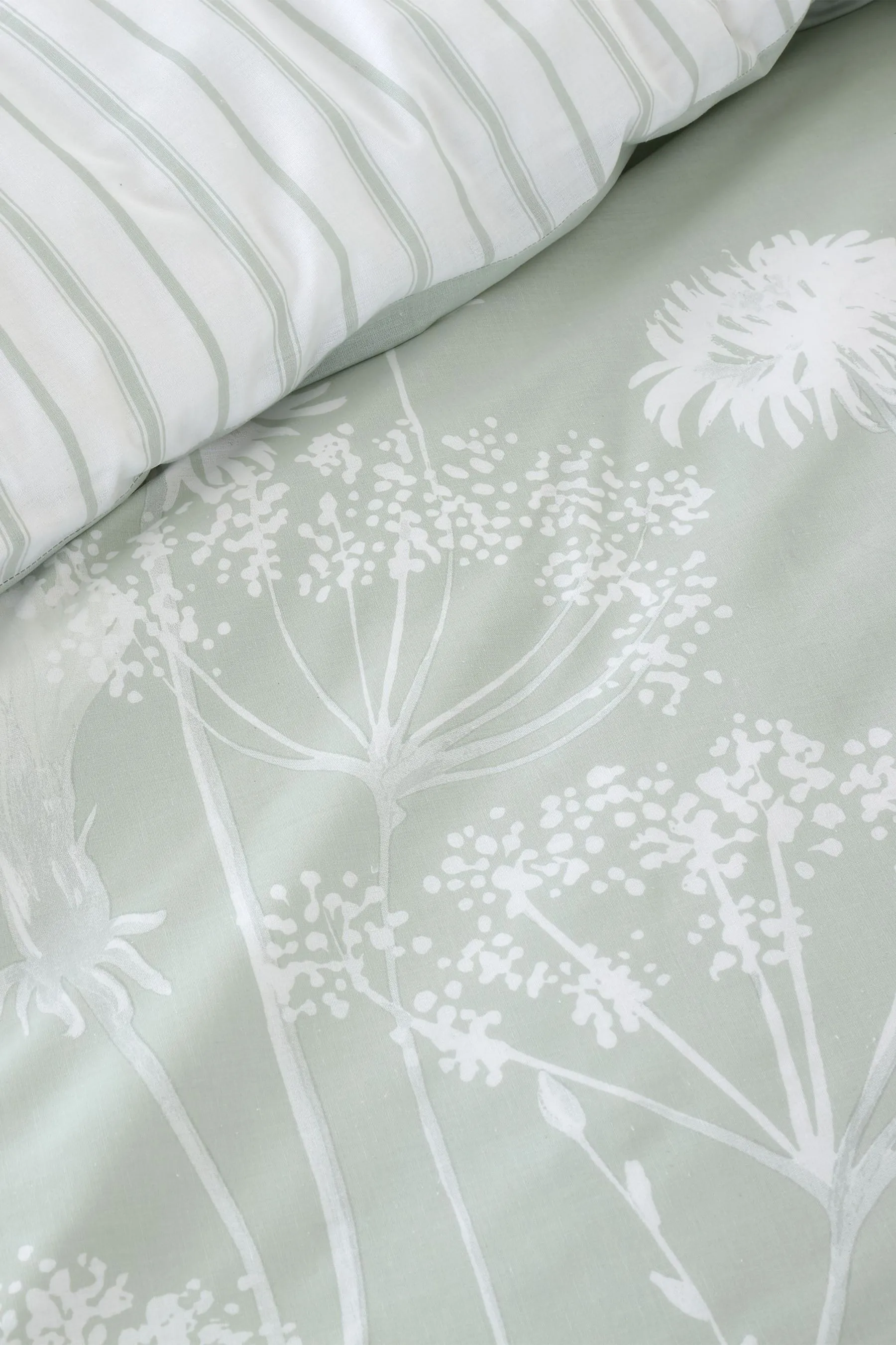 Catherine Lansfield Green Meadowsweet Floral Reversible Duvet Cover Set