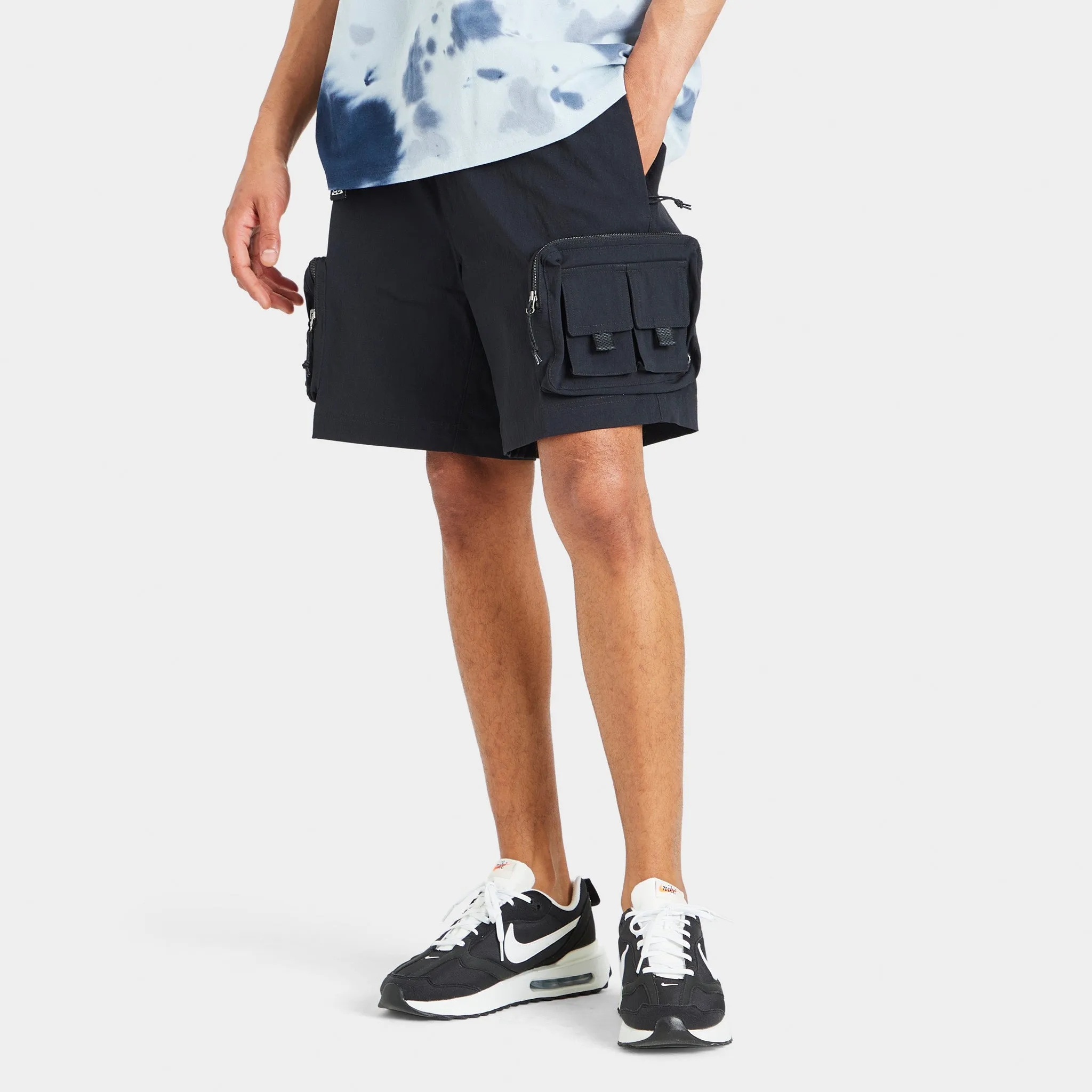 Nike ACG Cargo Shorts / Black